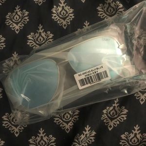 NWT High Key Desi Collab with Quay Blue/Silver